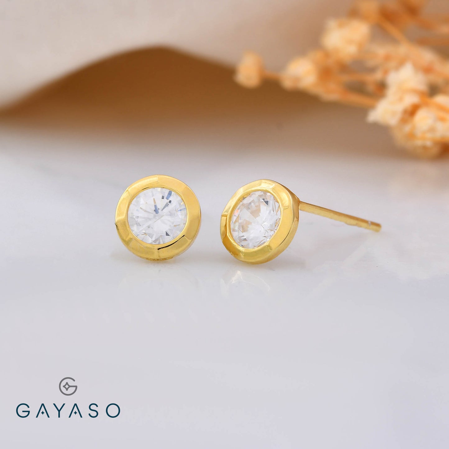 Bezel Setting Round Solitare Stud In Silver