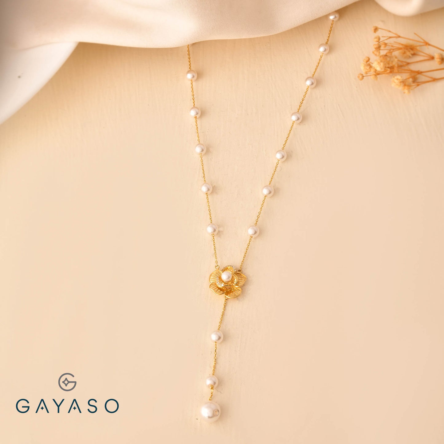 Royal Elegance Pearls With Flowers Pendant Set
