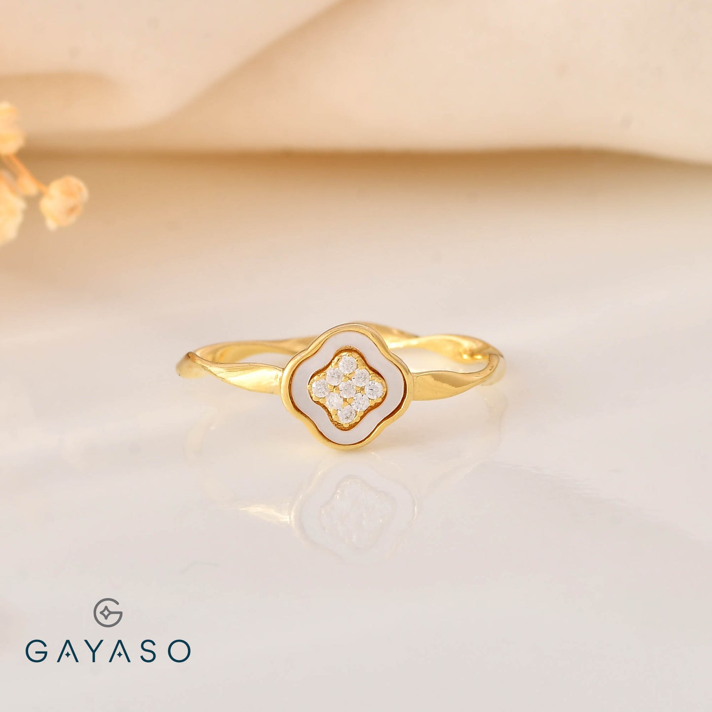 Mini Clove Twisted Band Ring