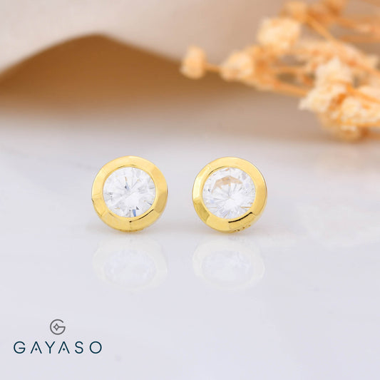 Bezel Setting Round Solitare Stud In Silver